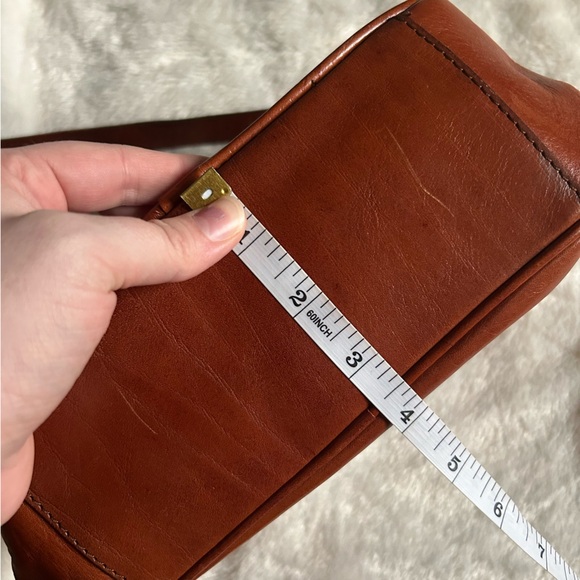 Vintage Etienne Aigner brown leather ribbed front crossbody bag - Picture 11 of 12